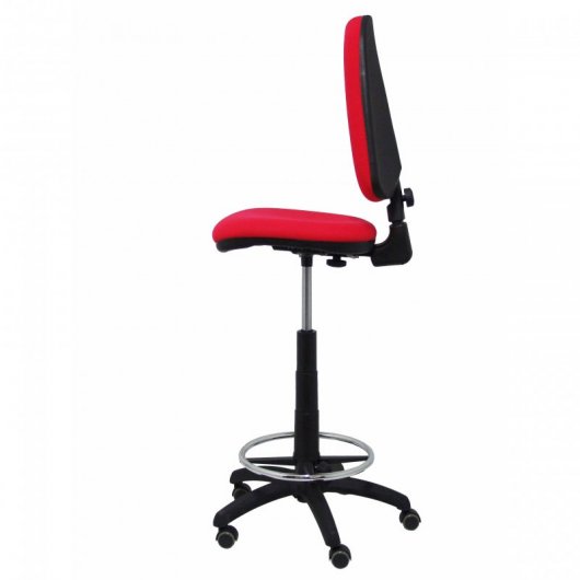 Sgabello Piqueras y Crespo Ayna Bali con ruote in parquet rosso