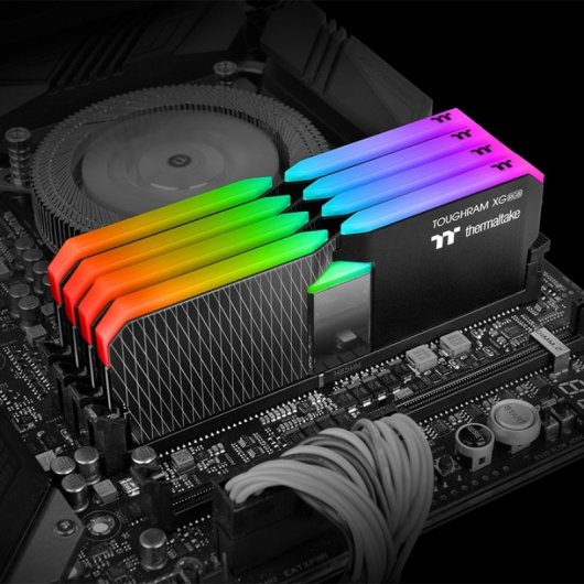 Thermaltake Toughram XG RGB DDR4 4400 2x8GB 16GB CL19 Preto
