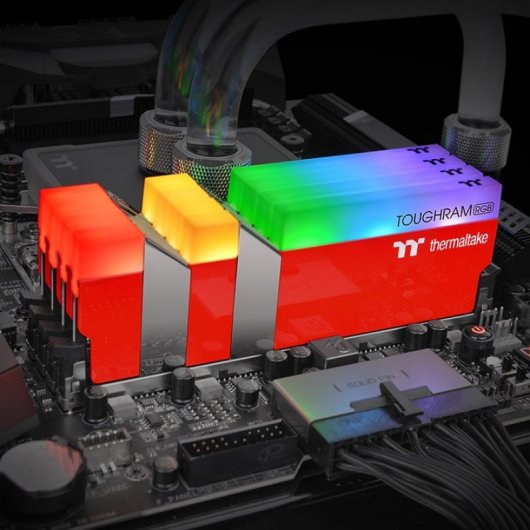 Thermaltake Toughram RGB DDR4 3600 2x8GB 16GB CL18 Rojo