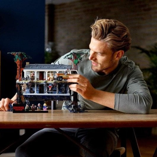 LEGO Stranger Things Monde à l'Envers 75810 2200 pièces