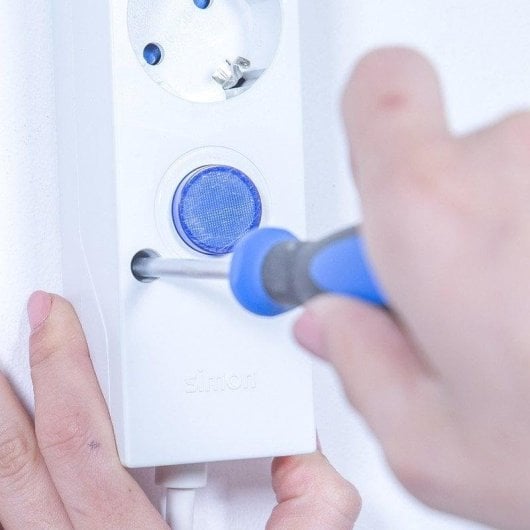 Régua de tomadas Simon Multifix 6 Tomadas com Interruptor Branco instalação flexível