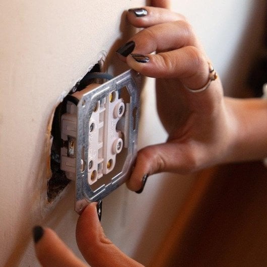 Régua de tomadas Simon Brico 2 Tomadas Schuko Embutir Proteção Crianças 16A 250V