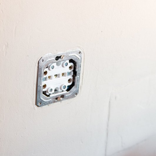 Simon Brico Base Enchufe de Pared Doble Empotrable Blanco