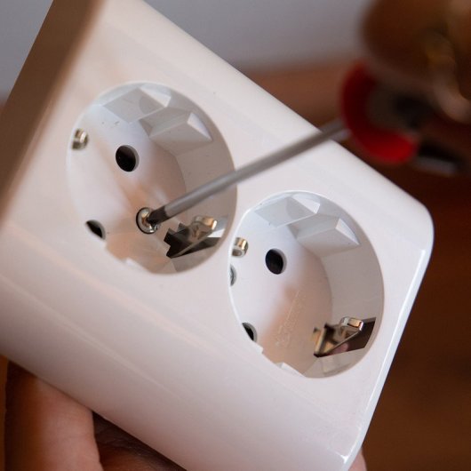 Simon Brico Base Enchufe de Pared Doble Empotrable Blanco
