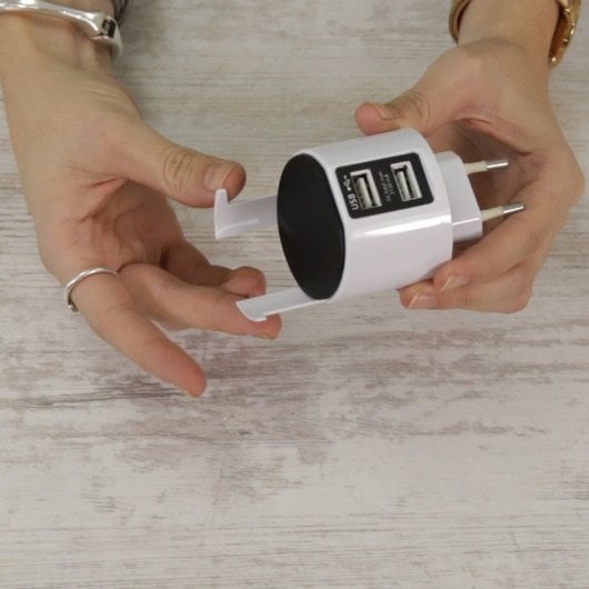 Simon Brico Adaptador de Corriente con Soporte + 2 USB Blanco