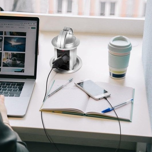 Régua de tomadas LogiLink LPS235A 3 tomadas retrátil proteção extra LED