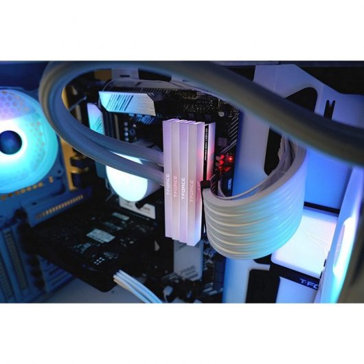 Team Group Xtreem ARGB DDR4 3200 MHz 16 Go 2 x 8 Go CL14 Blanc