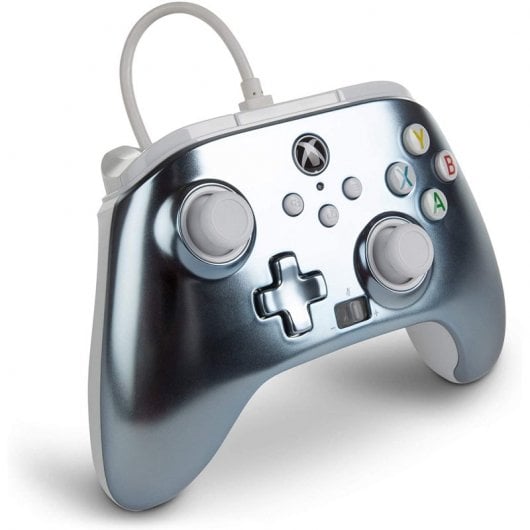 Alimenta un controller cablato grigio metallizzato per Xbox Series X / S / Xbox One / PC