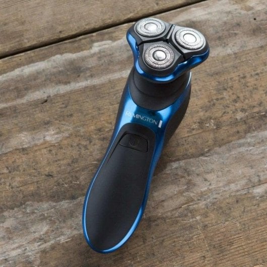 Rasoio Elettrico Viso Remington Hyperflex Aqua Pro XR1470 Senza Filo 90min Impermeabile 3 Testine Ricarica Rapida