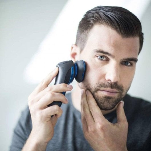 Rasoio Elettrico Viso Remington Hyperflex Aqua Pro XR1470 Senza Filo 90min Impermeabile 3 Testine Ricarica Rapida