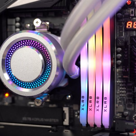 PNY XLR8 Epic-X RGB DDR4 4000 MHz PC4-32000 16 GB 2 x 8 GB CL18