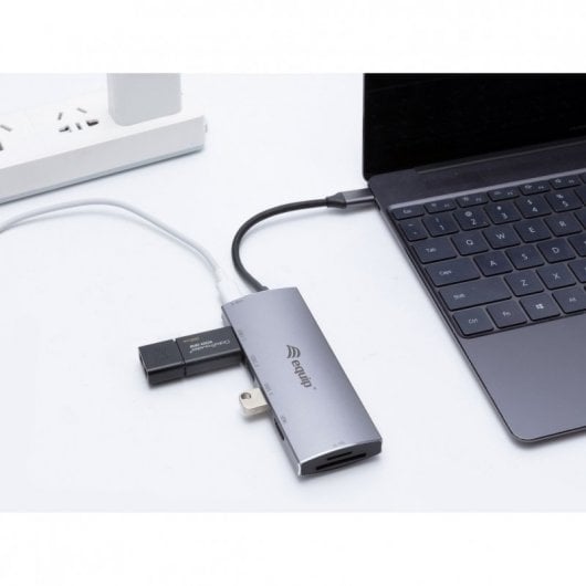 Equipaggia l'hub 7in1 da USB-C a USB 3.0/ HDMI/ USB-C PD/ SD