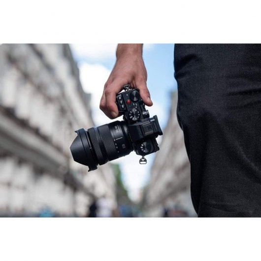Panasonic Lumix DC-S5K 24MP WiFi + Objetivo 20-60mm F3.5-5.6