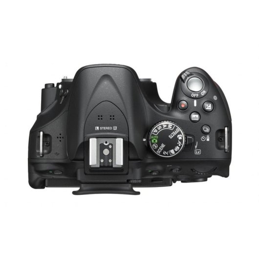 Objectif Nikon D5200 + AF-S DX 18-55 mm F/3.5 VR