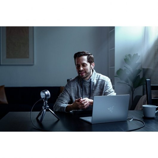 Razer Kiyo Pro Webcam FullHD + Seiren X Micrófono Condensador para Streaming
