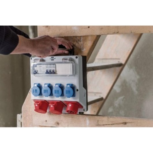 Multiprise Brennenstuhl 1154890010 6 prises IP44 avec disjoncteur différentiel RCD et montage mural