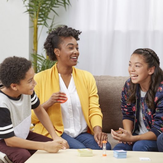 Hasbro Gaming Tabú Familia Juego de Mesa