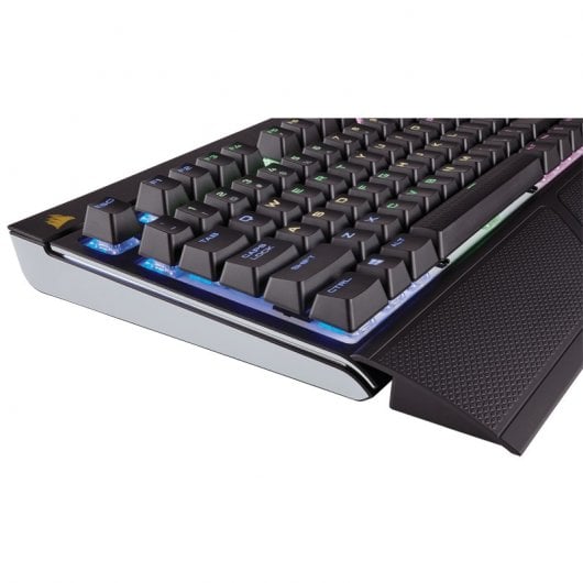 Corsair Strafe RGB Teclado Mecánico Gaming Cherry MX Brown